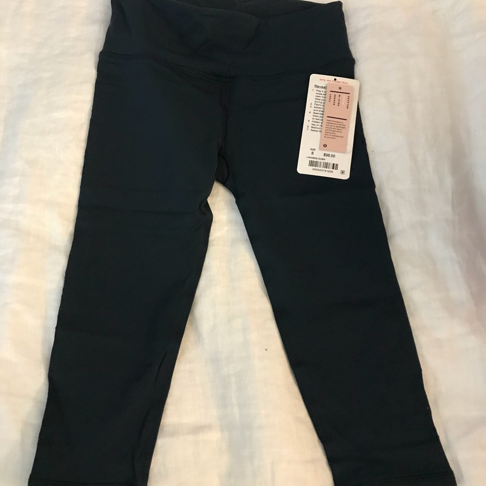 Lululemon Reveal Crop in Submarine